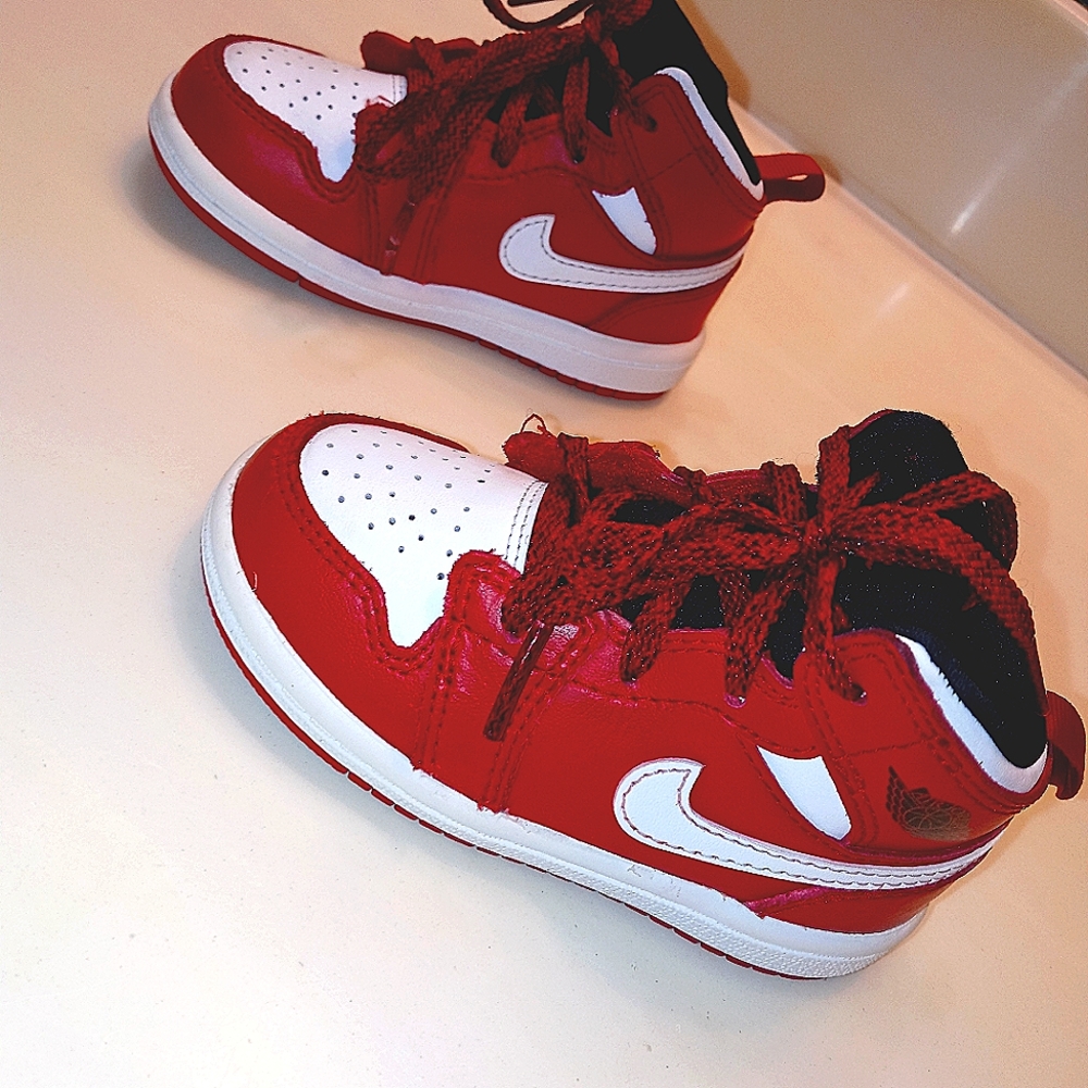 ToddlerJordan mid 1 size 6c